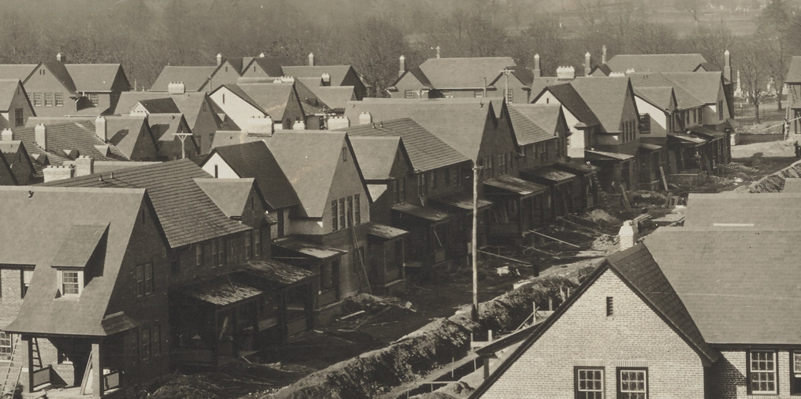 Seven-family row houses — Ballinger & Perrot, architects